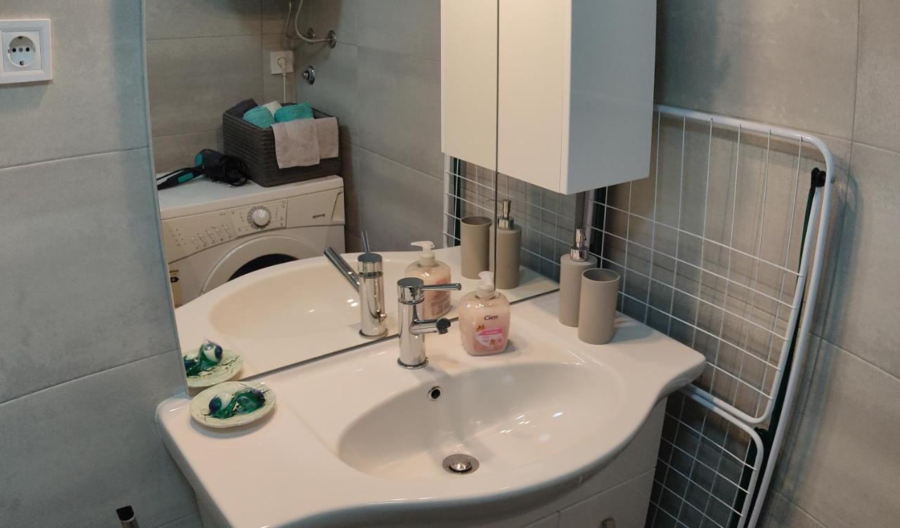 Fina M Studio Apartman Kali Kültér fotó