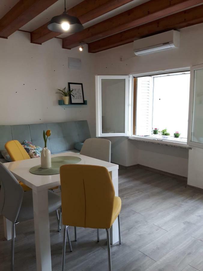 Fina M Studio Apartman Kali Kültér fotó